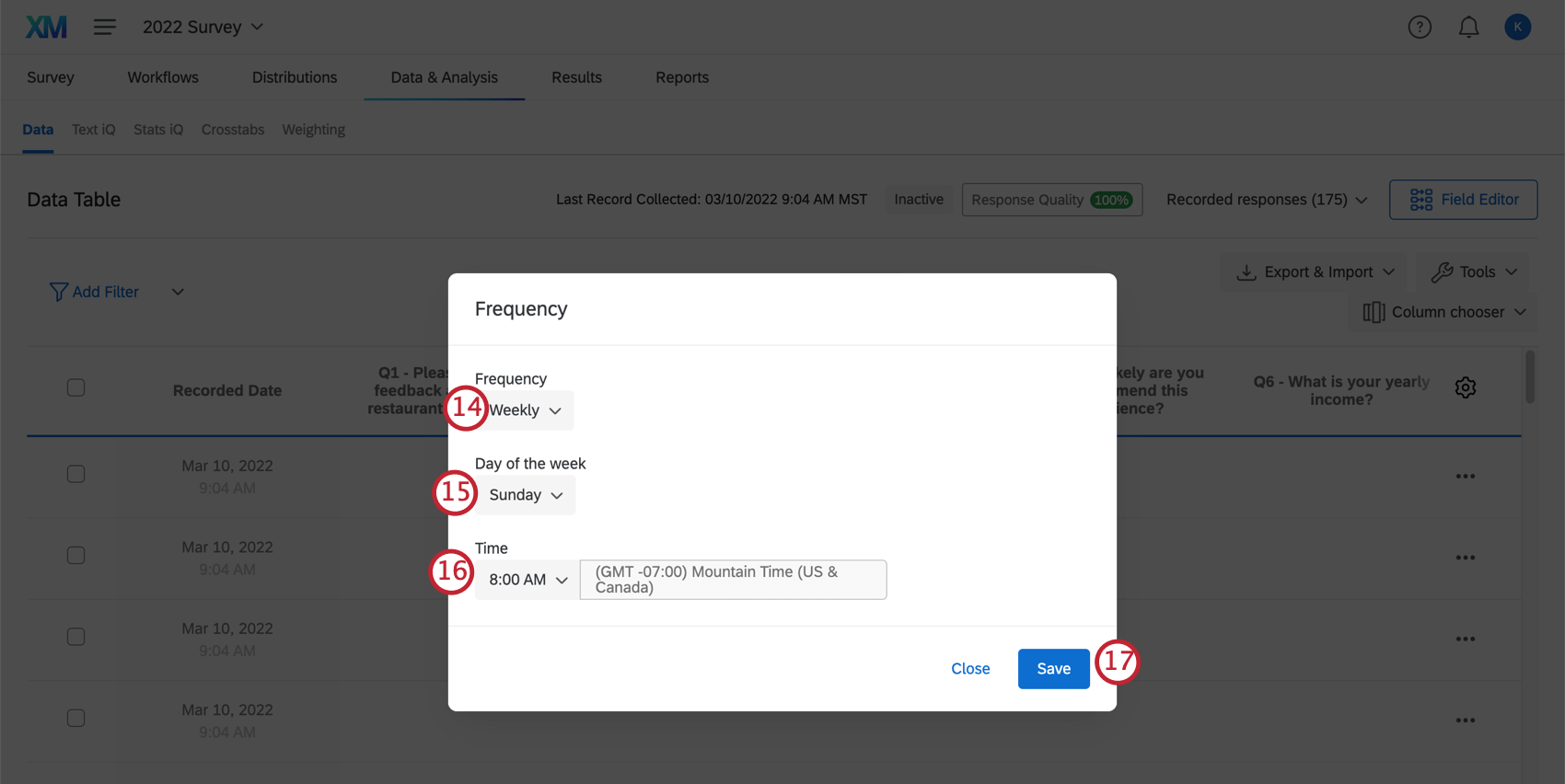 Configuración de la frecuencia para una automatización de importación de respuestas. Esta automatización está configurada para ejecutarse semanalmente los domingos a las 8 a. m. (hora de las Montañas Rocosas).