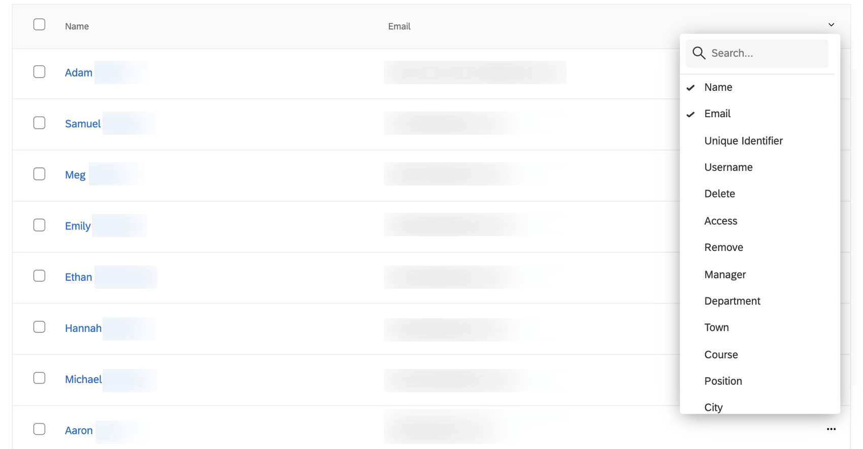 Spalten mit Informationen zu Benutzern. Dropdown nach unten mit Liste der möglichen Spalten