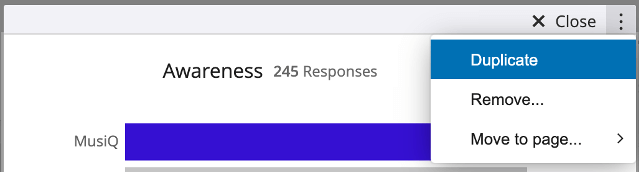 Cuando pasas el cursor sobre un widget, en la esquina superior derecha hay un botón donde puedes expandir opciones, y Duplicar es el primero.