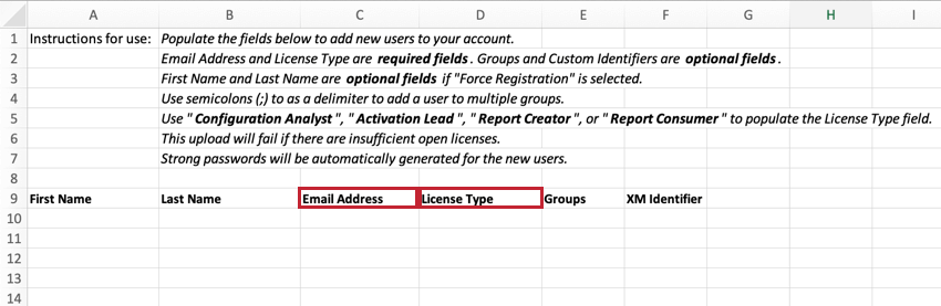 Microsoft Excelのテンプレートに以下の詳細を入力します：Eメールアドレス欄にユーザーのEメールアドレス。License Type 列でユーザーのライセンスを選択します。